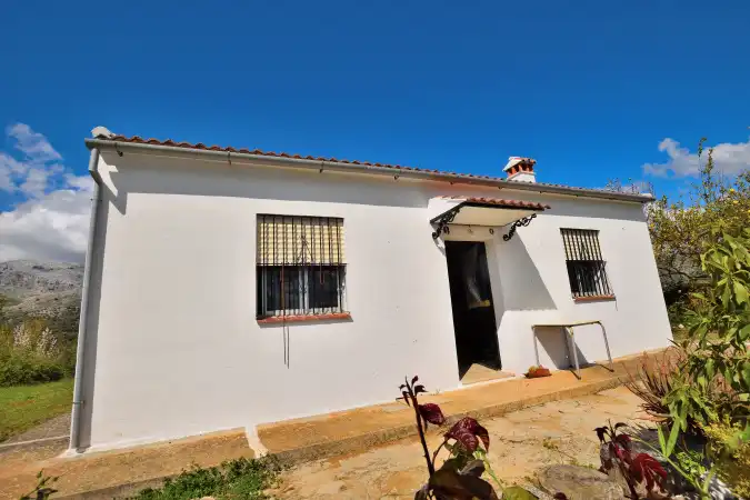 Außenansicht von Country house zum Verkauf in Ronda mit Privatgarten