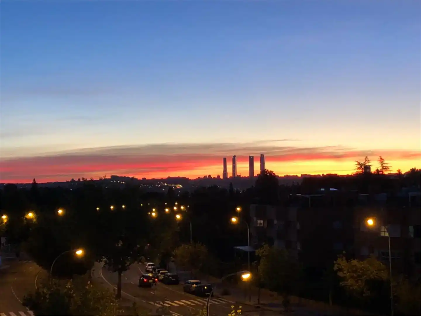 Vista exterior de Dúplex en venta en Madrid con Aire acondicionado y Piscina