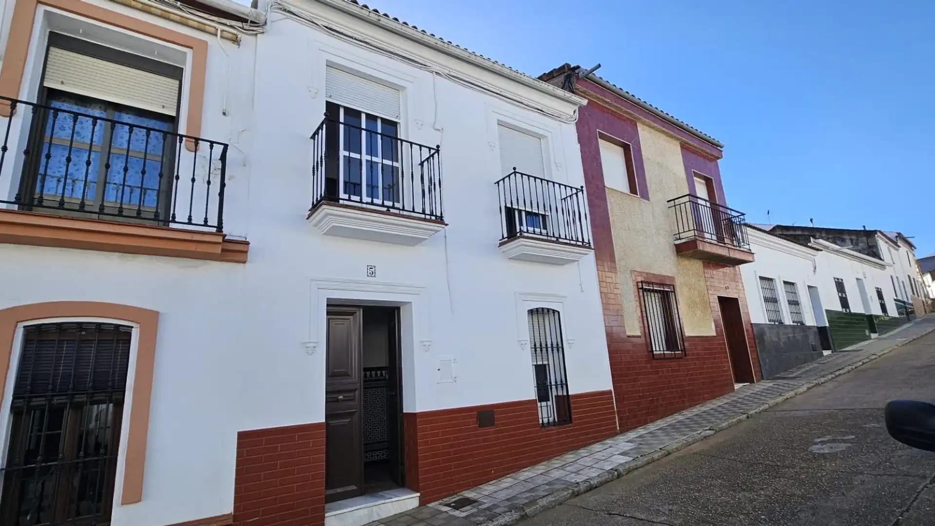 Vista exterior de Casa adosada en venta en Valverde del Camino con Terraza