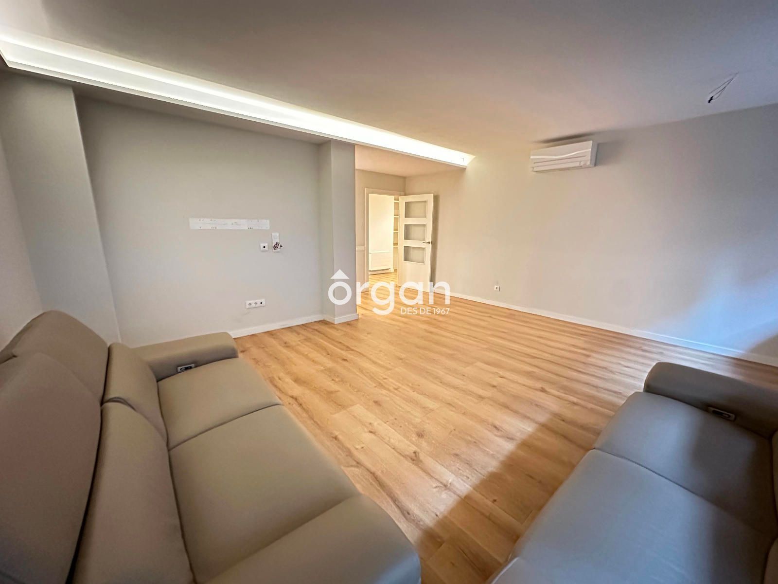 Living room of Flat to rent in  Barcelona Capital  with Air Conditioner, Heating and Terrace
