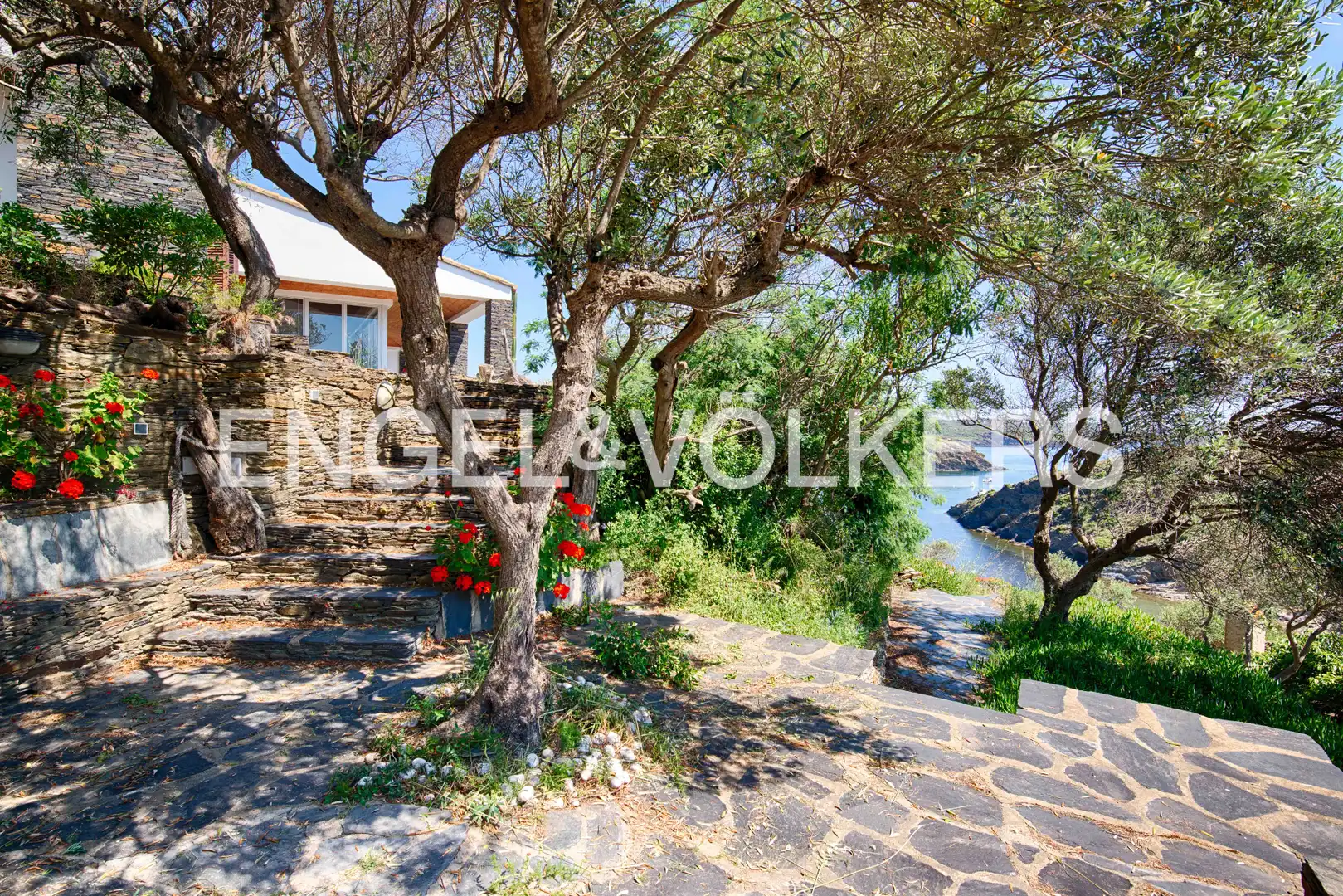 Vista exterior de Casa o xalet en venda en Cadaqués amb Jardí privat, Terrassa i Moblat