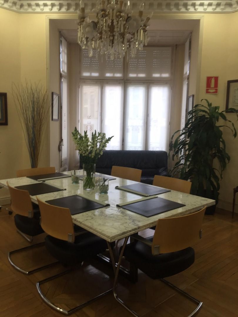 Menjador de Oficina de lloguer en  Madrid Capital amb Aire condicionat, Calefacció i Moblat