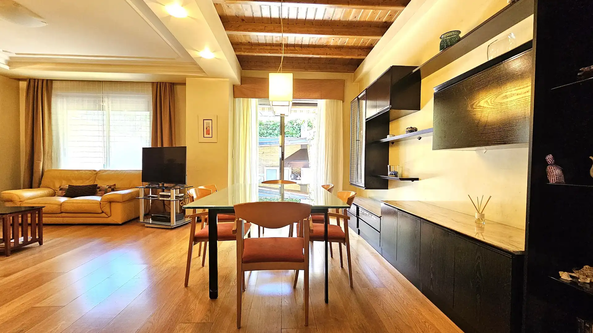 Comedor de Casa adosada en venta en Zaragoza con Aire acondicionado, Calefacción y Jardín privado