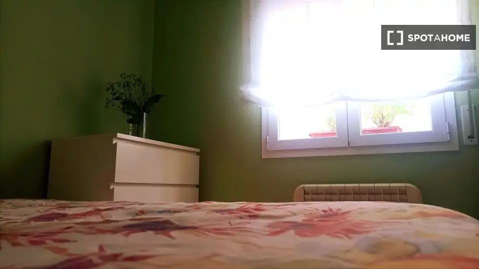 Bedroom of Flat for share in Bilbao   with Air Conditioner, Heating and Terrace