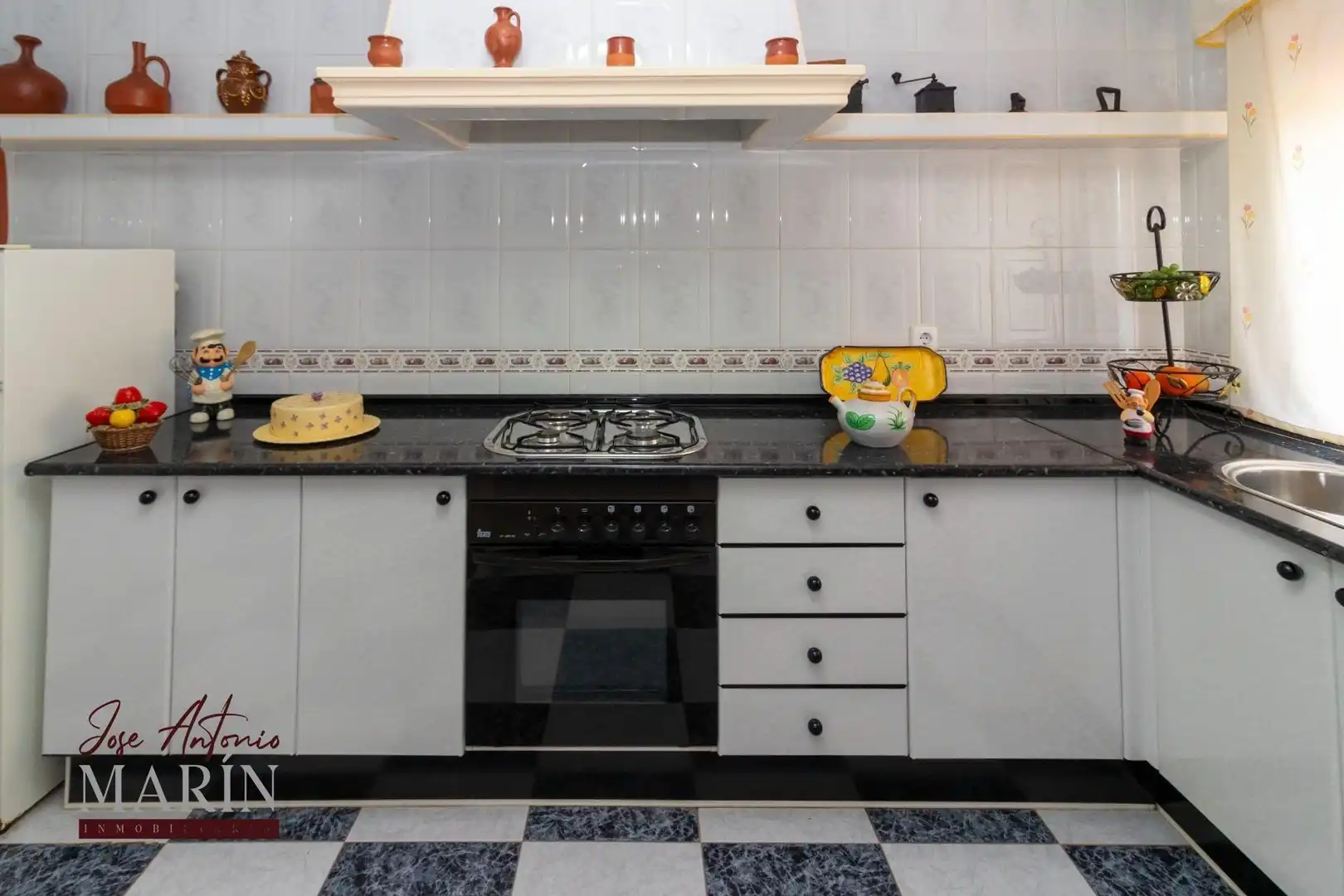 Cocina de Casa o chalet en venta en Badajoz con Aire acondicionado, Jardín privado y Piscina