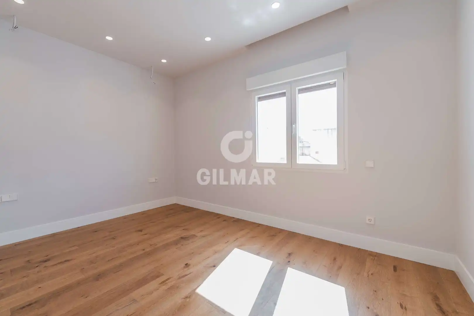 Habitación de Piso en venta en Madrid con Calefacción y Trastero