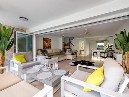 Wohnzimmer von Einfamilien-Reihenhaus miete in Alicante / Alacant mit Privatgarten, Terrasse und Balkon