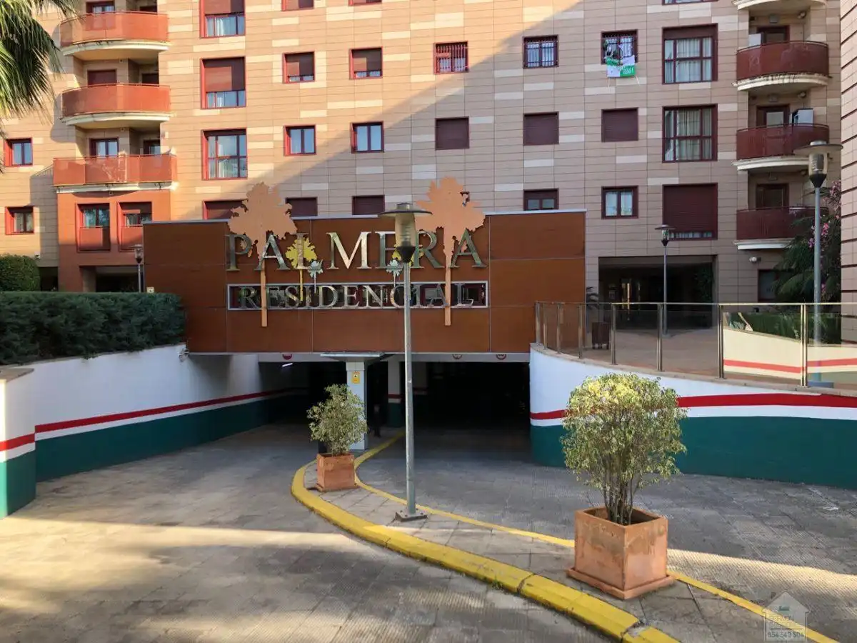 Vista exterior de Pis de lloguer en Sevilla amb Aire condicionat, Calefacció i Traster