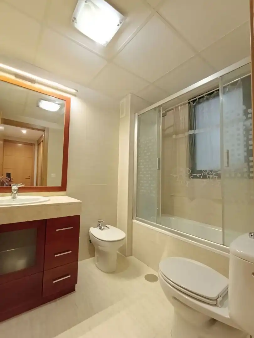 Badezimmer von Wohnung zum Verkauf in Ciudad Real mit Klimaanlage, Heizung und Abstellraum