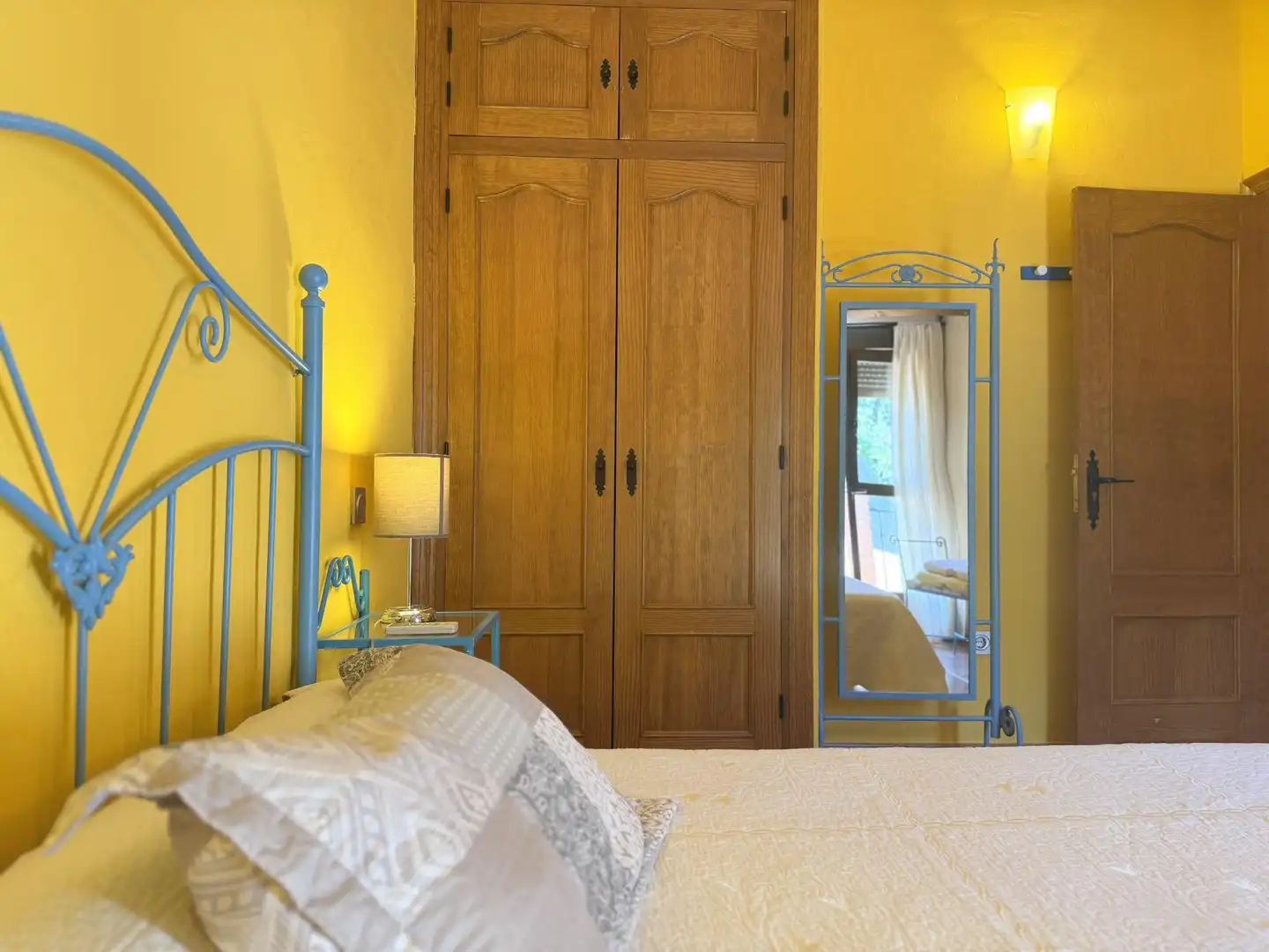 Dormitori de Casa o xalet en venda en Candeleda amb Aire condicionat, Calefacció i Jardí privat