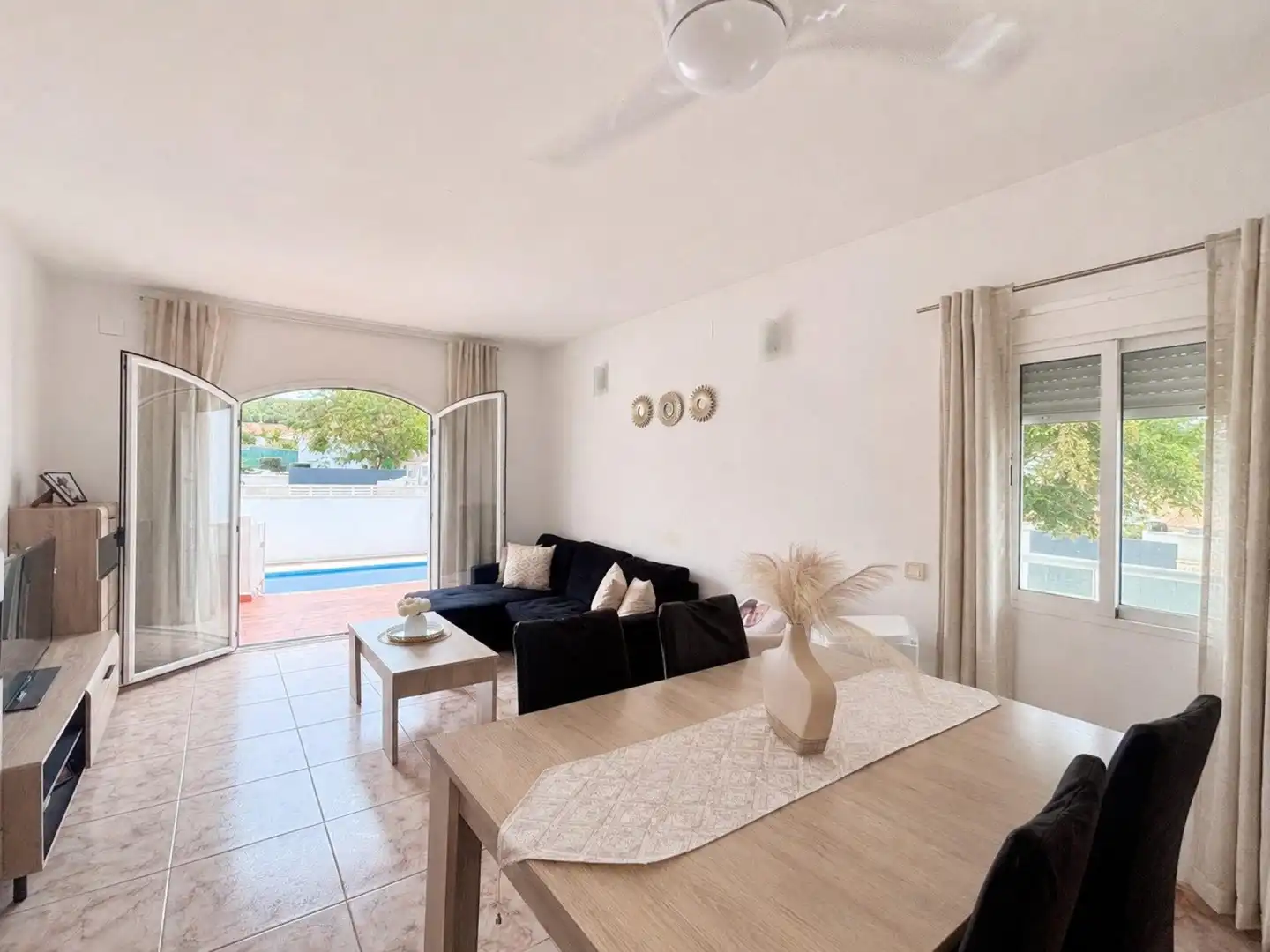 Sala d'estar de Casa o xalet en venda en Cunit amb Aire condicionat