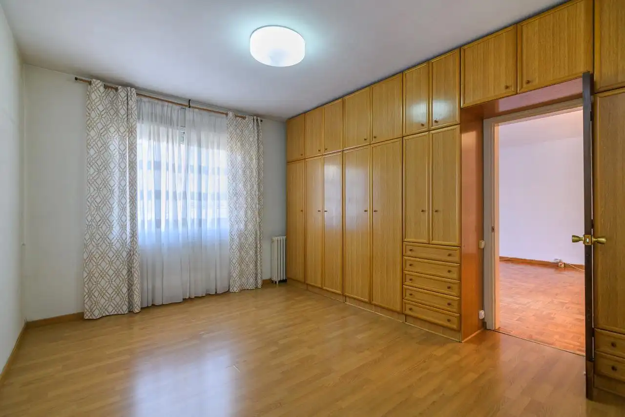 Bedroom of Flat for sale in Barcelona  with Heating, Parquet flooring and Balcony