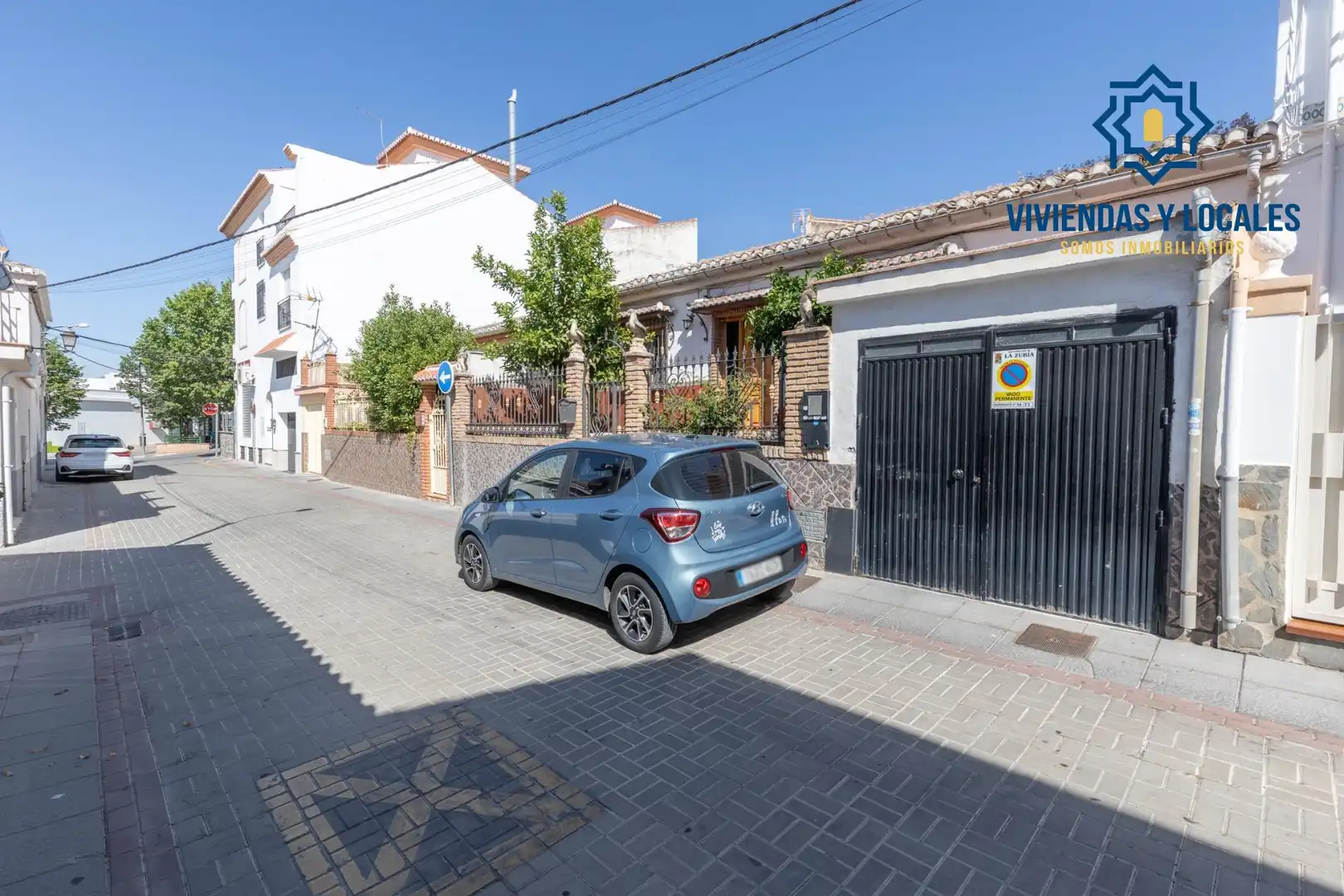 Vista exterior de Casa o xalet en venda en La Zubia amb Terrassa