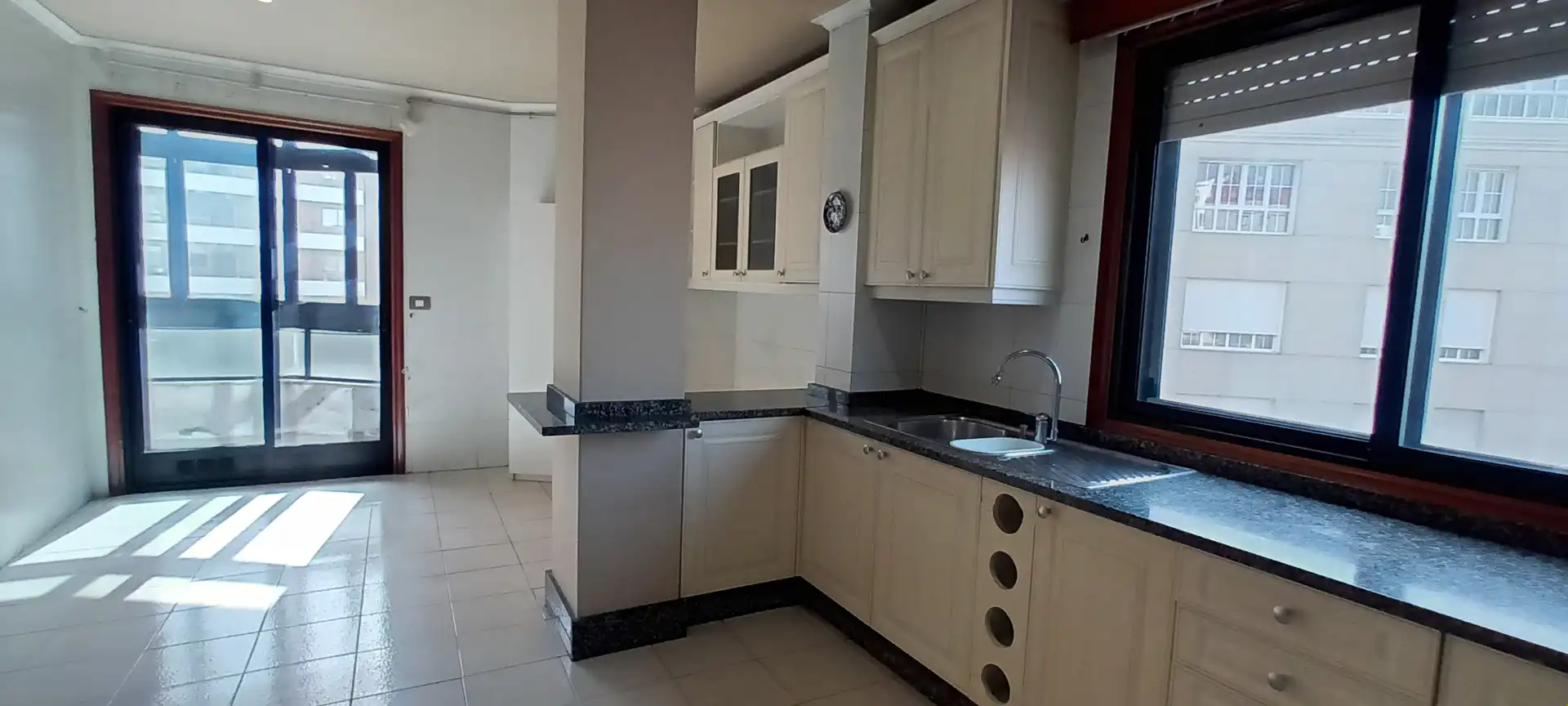 Küche von Wohnung zum Verkauf in Vigo  mit Abstellraum und Balkon