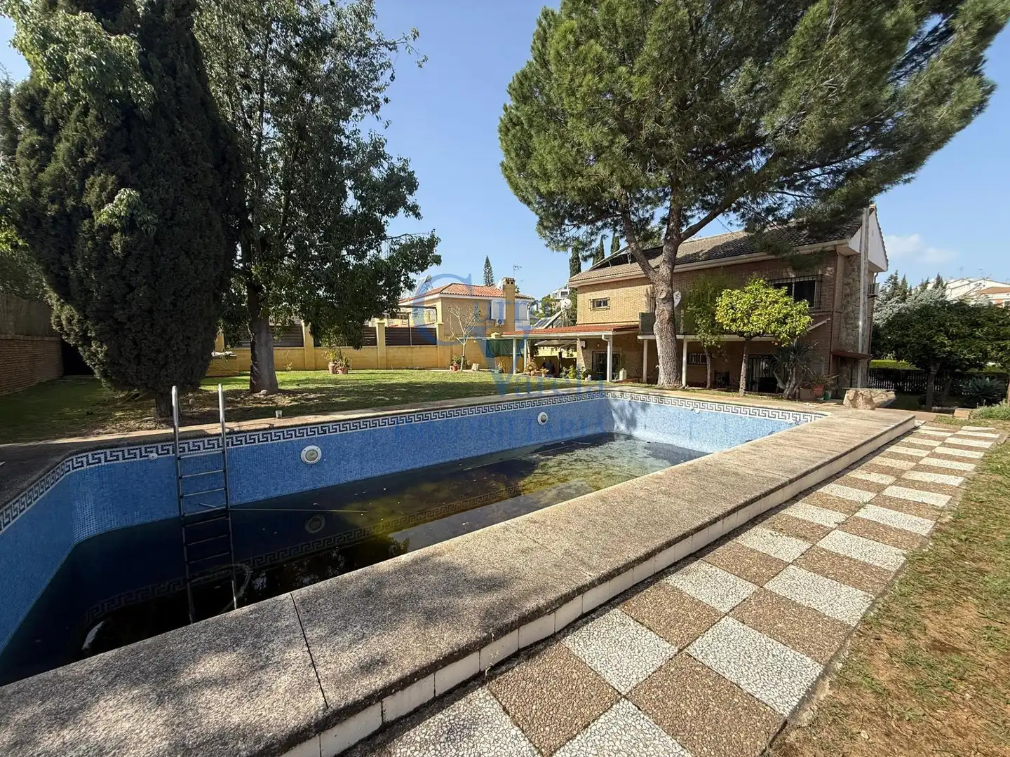 Piscina de Casa o chalet en venta en Montequinto con Aire acondicionado, Calefacción y Jardín privado