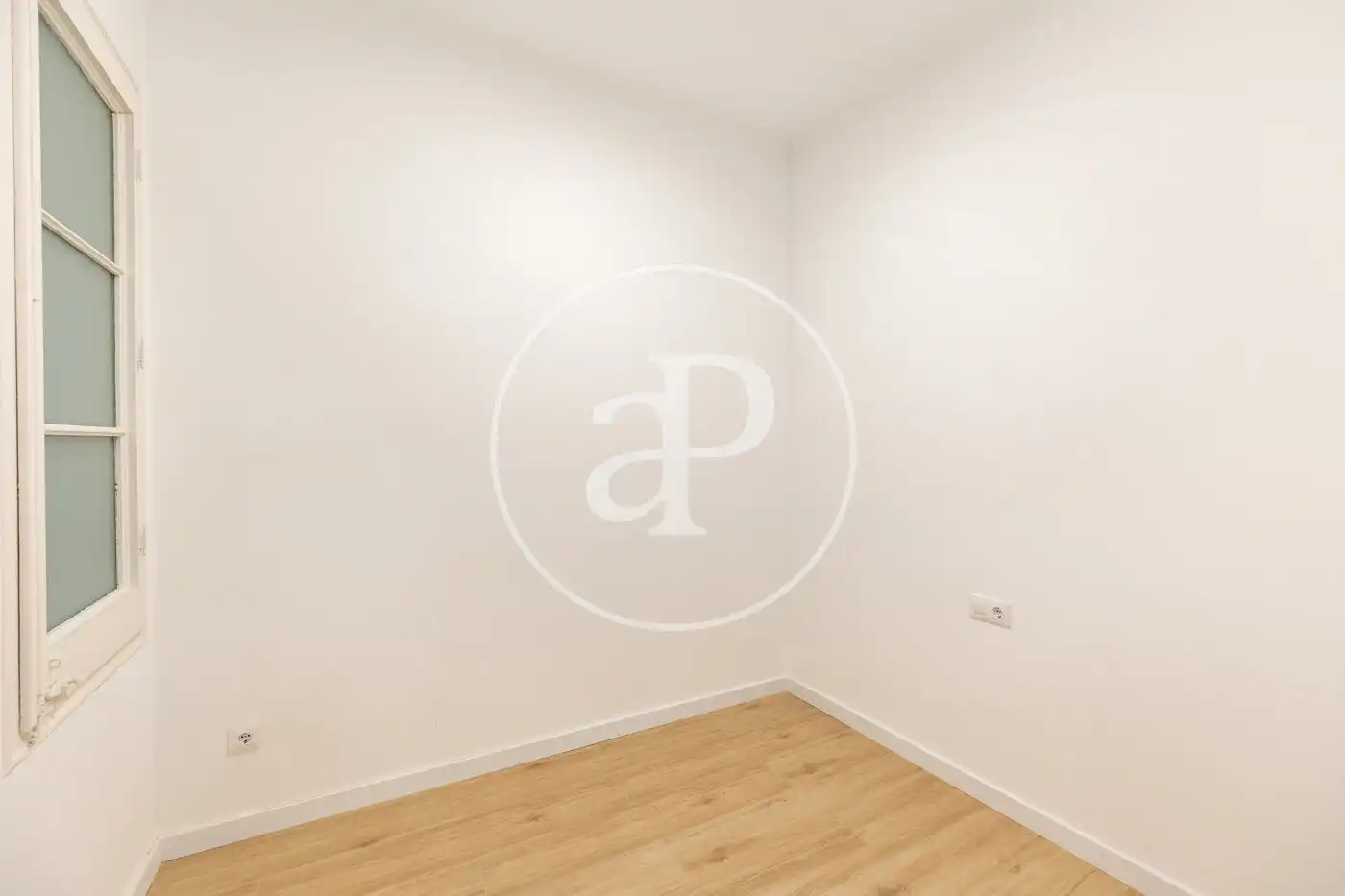 Flat for sale in Barcelona  with Air Conditioner and Heating