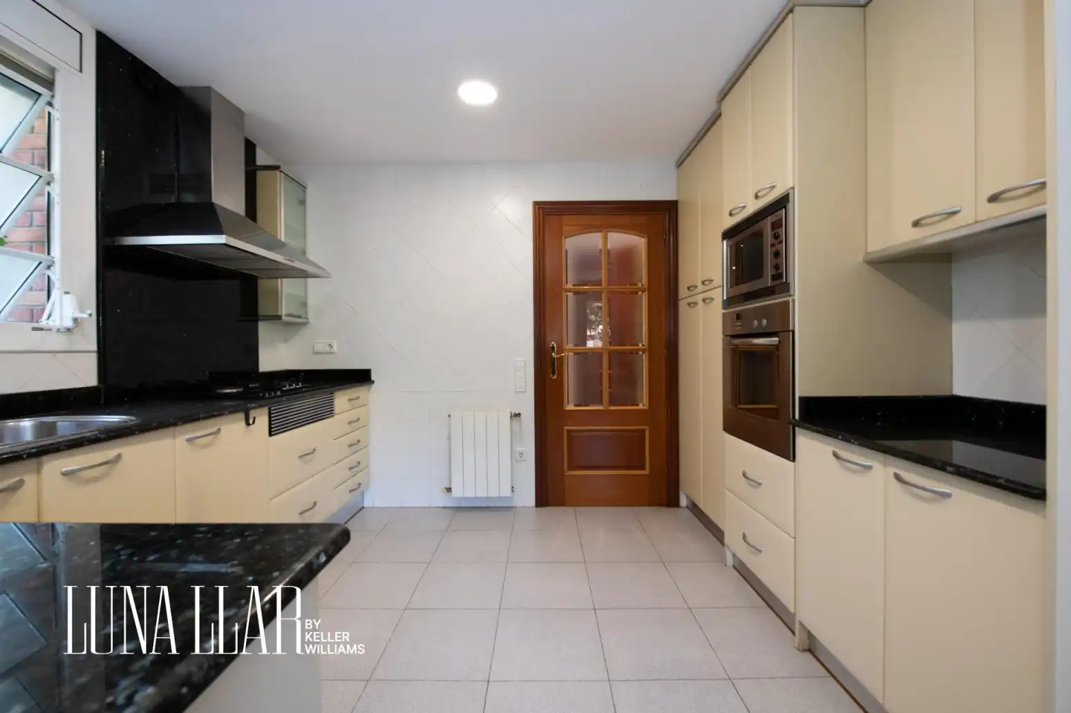 Cuina de Casa o xalet en venda en Castelldefels amb Calefacció, Terrassa i Balcó