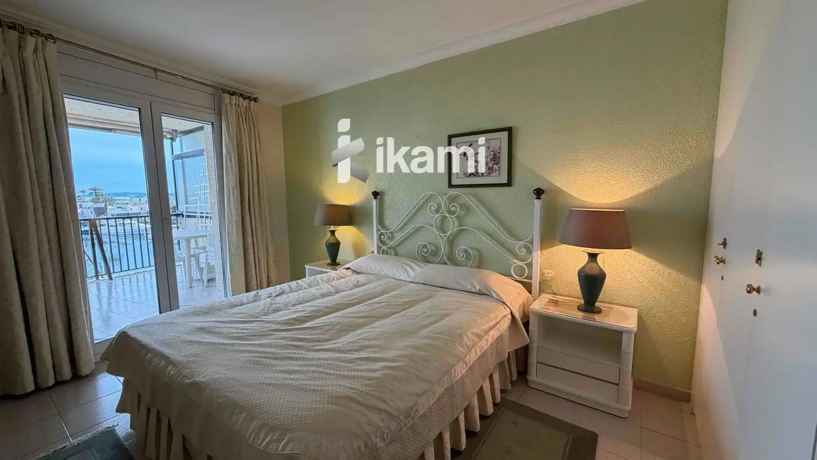 Schlafzimmer von Dachboden zur Miete in Empuriabrava mit Klimaanlage, Heizung und Terrasse