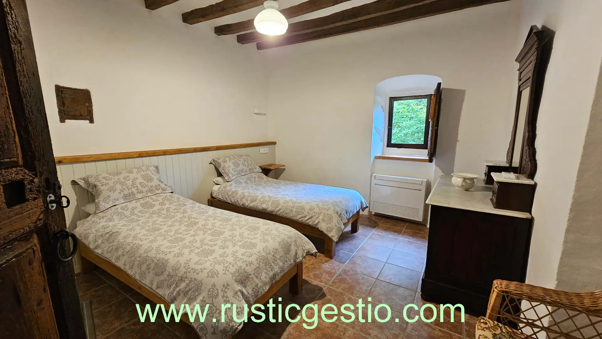 Habitación de Finca rústica en venta en Olot con Aire acondicionado, Jardín privado y Parquet