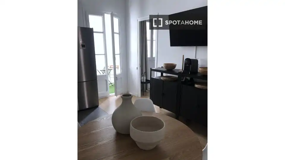 Exterior view of Flat for share in L'Hospitalet de Llobregat  with Air Conditioner, Heating and Terrace
