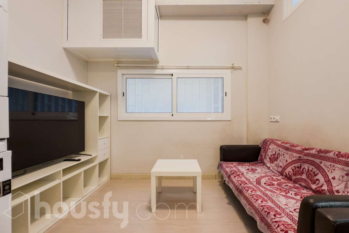Sala de estar de Planta baja en venta en  Barcelona Capital con Aire acondicionado, Parquet y Amueblado