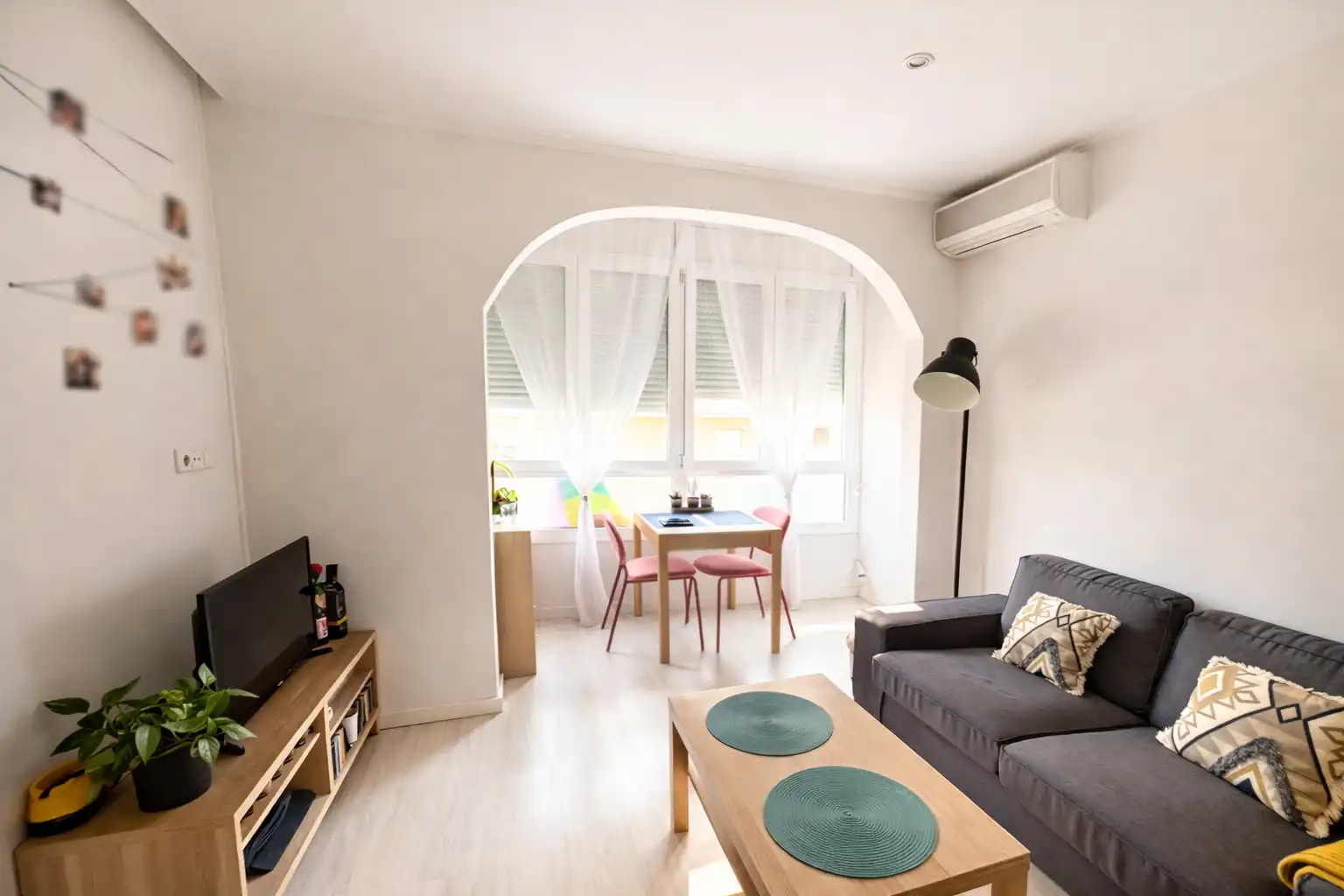 Sala de estar de Piso en venta en  Barcelona Capital con Aire acondicionado, Parquet y Amueblado