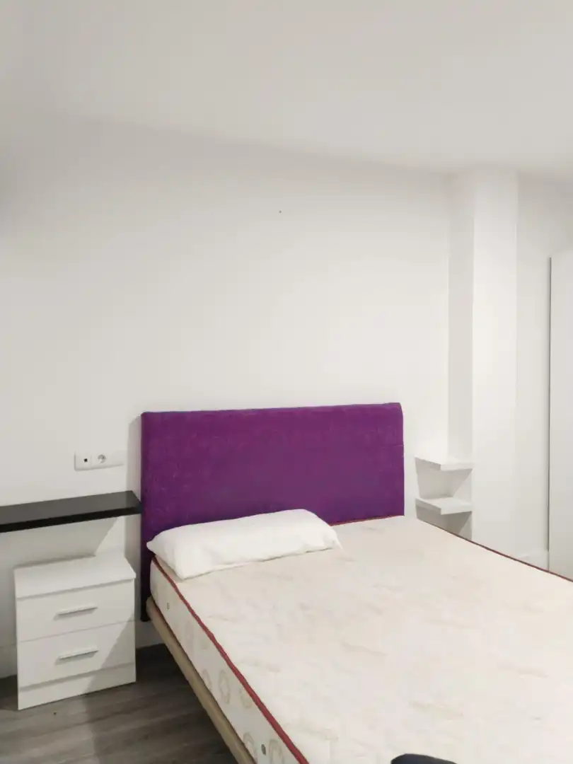 Dormitori de Pis en venda en Archidona amb Moblat i Balcó