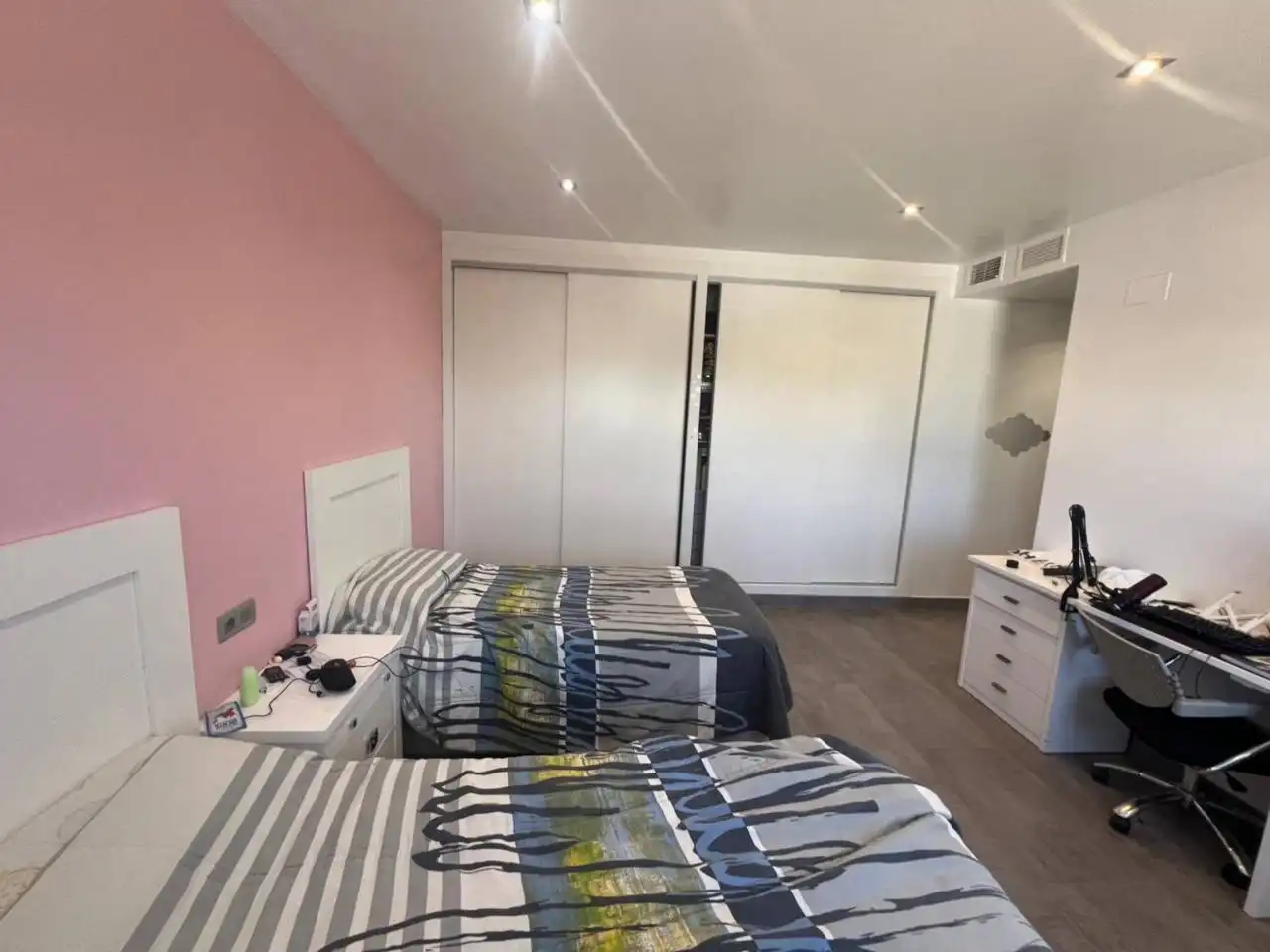 Dormitori de Casa o xalet en venda en Alicante / Alacant amb Aire condicionat, Calefacció i Jardí privat