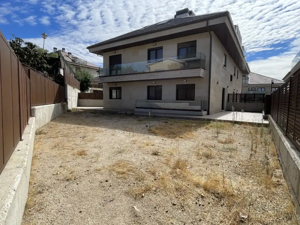 Ground floor for rent in Calle Libertad De La, La Navata