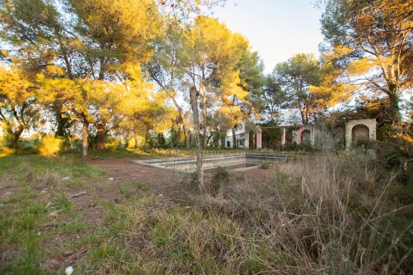 Jardí de Finca rústica en venda en Vilanova i la Geltrú amb Piscina