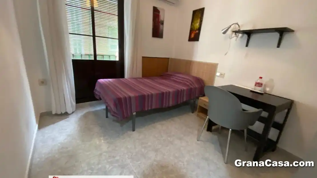 Bedroom of Flat for rent in Granada  with Air Conditioner, Heating and Furnished