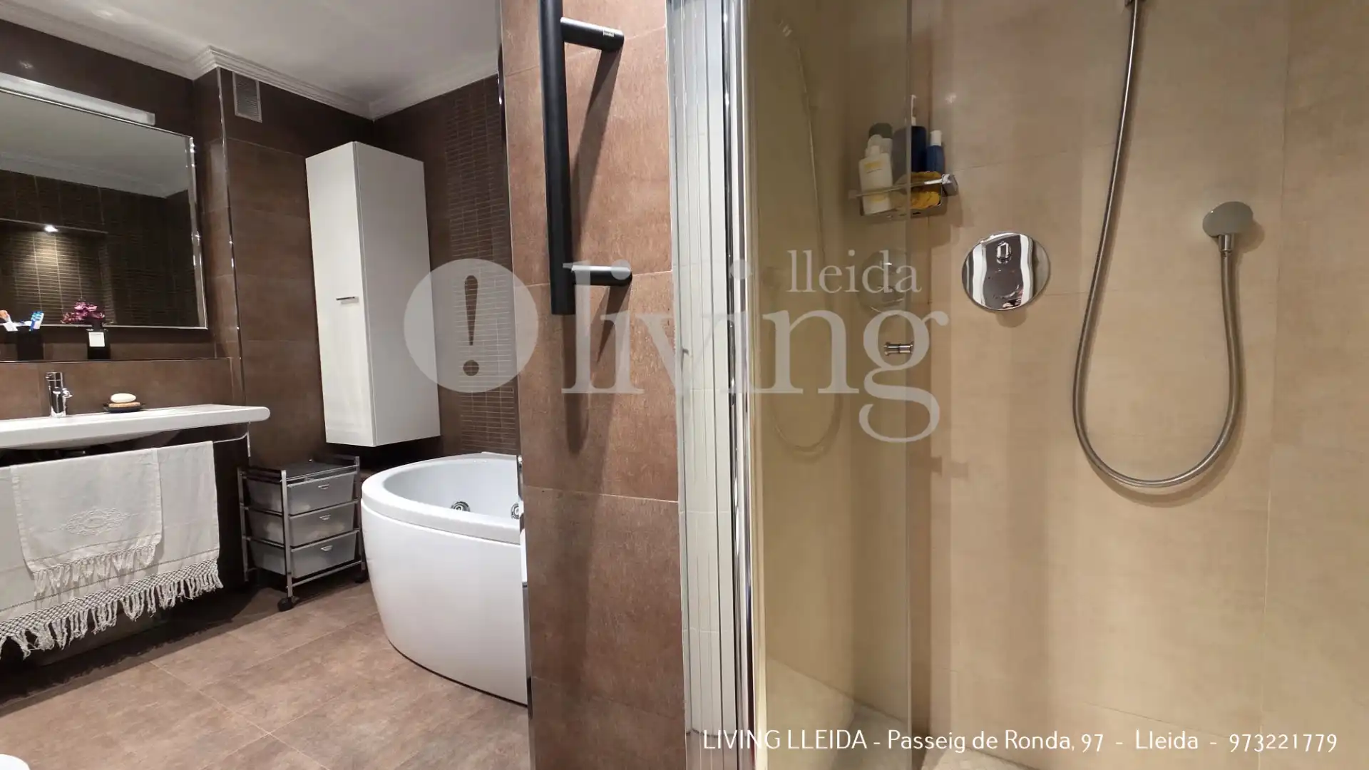 Badezimmer von Wohnung zum Verkauf in Lleida mit Klimaanlage, Heizung und Parkett