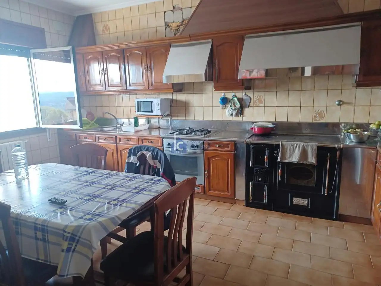 Cocina de Casa o chalet en venta en Ourense Capital  con Calefacción, Jardín privado y Amueblado