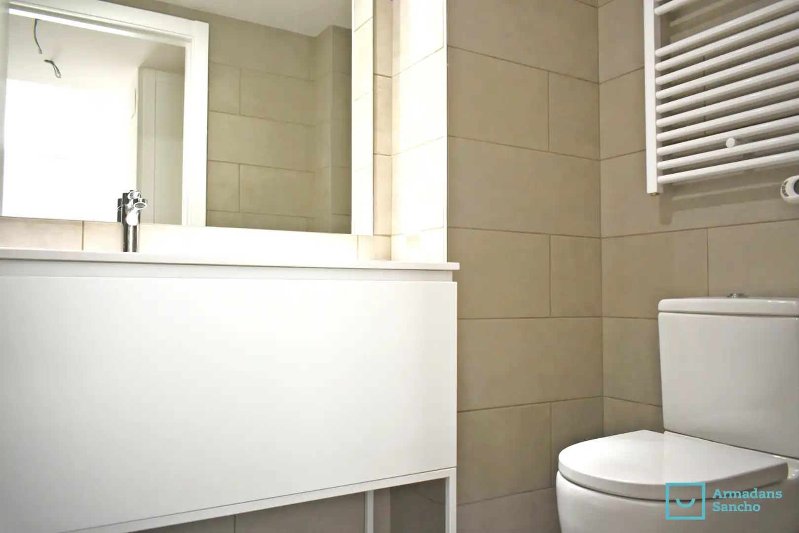 Baño de Piso de alquiler en Tiana con Terraza
