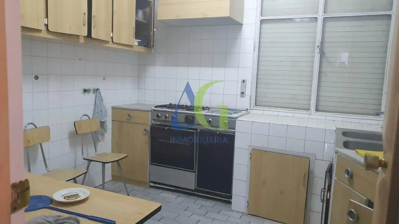 Cuina de Casa o xalet en venda en León Capital  amb Calefacció, Jardí privat i Terrassa