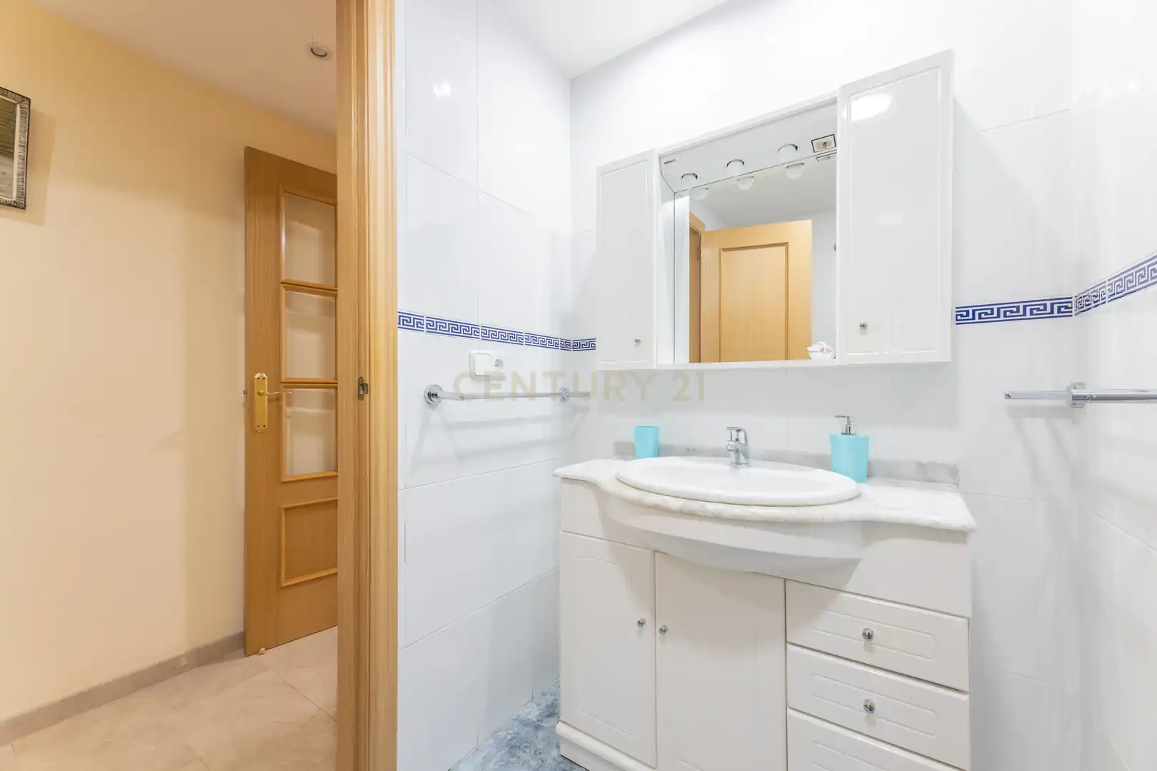 Baño de Piso en venta en Valencia con Aire acondicionado, Trastero y Horno