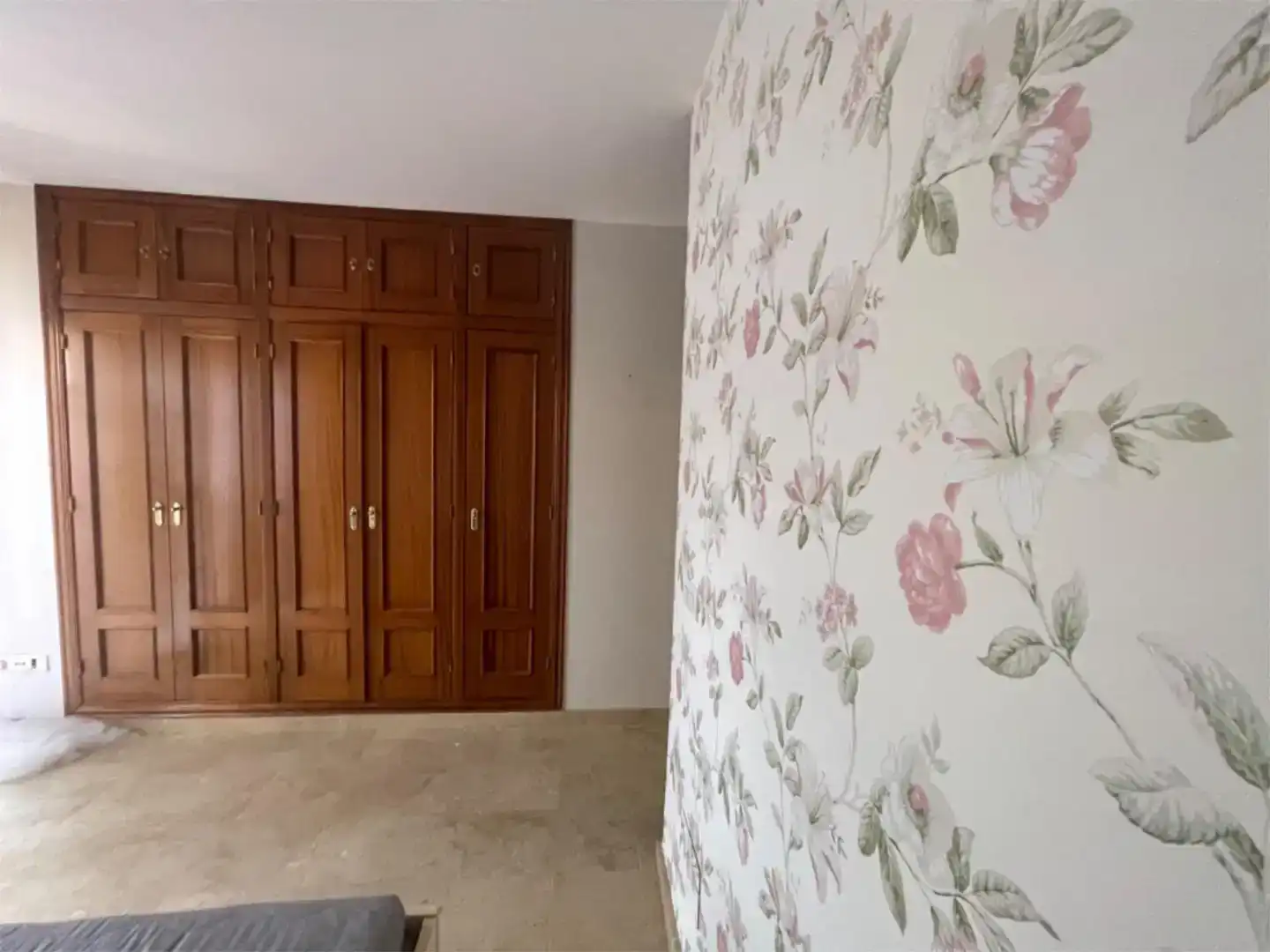 Dormitori de Casa adosada en venda en Estepona amb Aire condicionat, Piscina i Balcó
