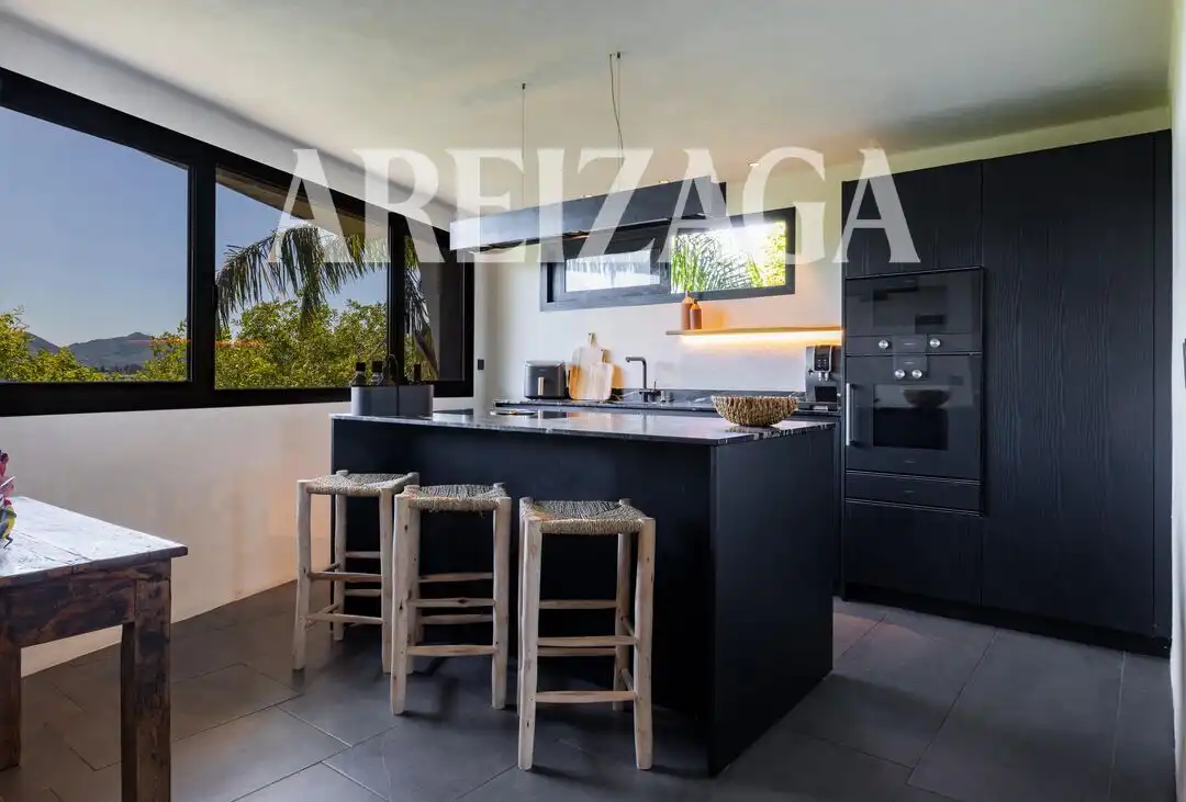 Cocina de Casa o chalet en venta en Donostia - San Sebastián  con Aire acondicionado, Calefacción y Jardín privado