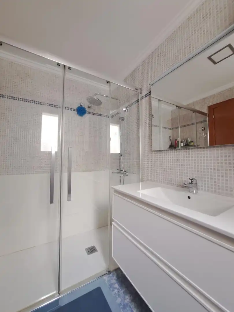 Bathroom of Attic for sale in Requena  with Air Conditioner, Heating and Terrace