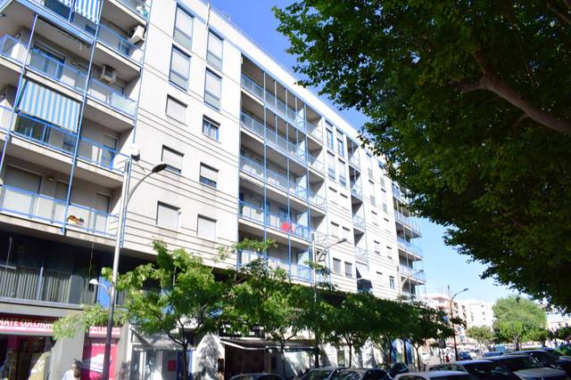 Local comercial en Venta en De L'Alcalde Juan Sancho, 2 en Oliva pueblo