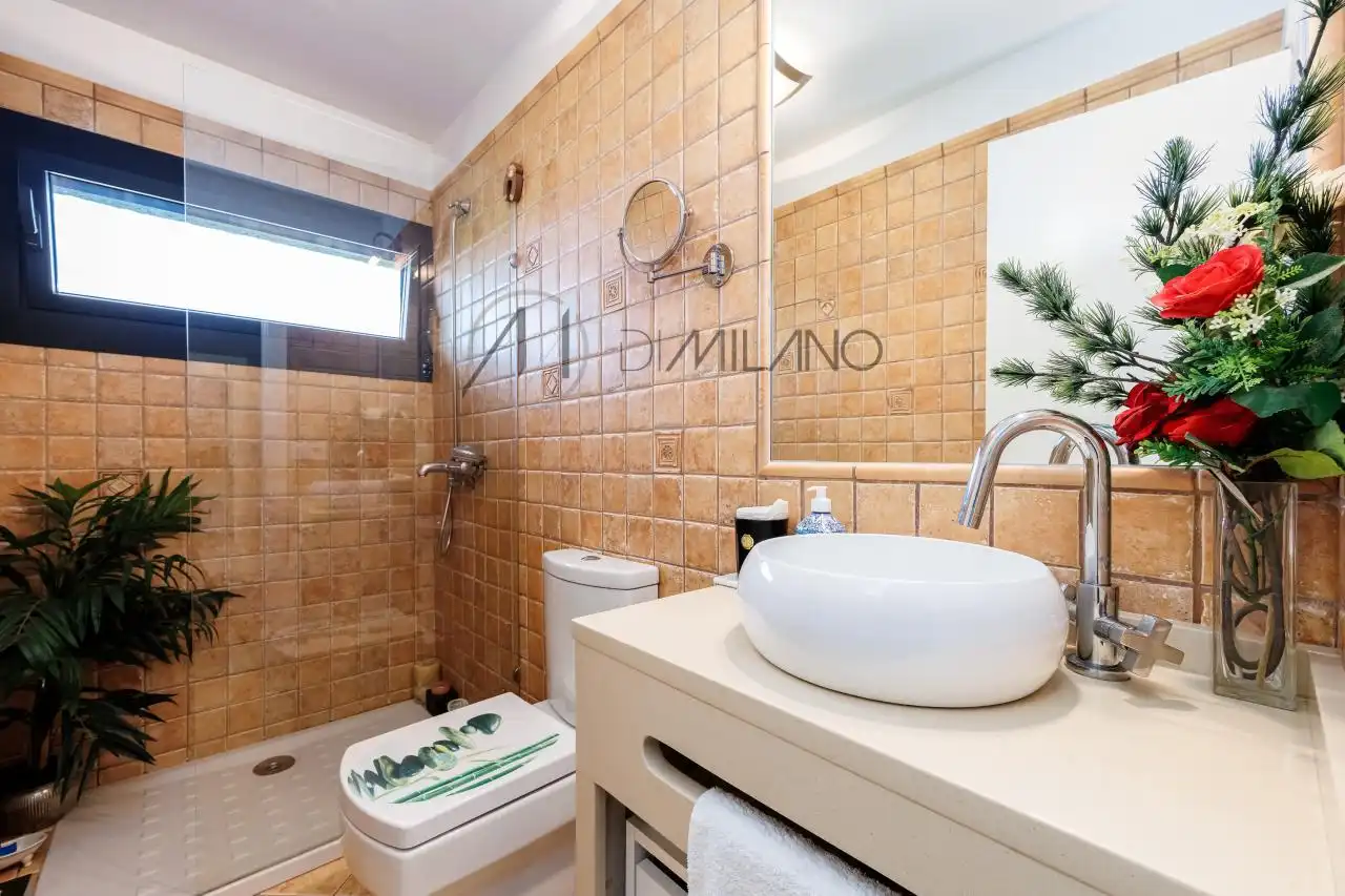 Baño de Casa o chalet en venta en Nigrán con Calefacción, Jardín privado y Parquet