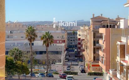 Exterior view of Flat for sale in Torrevieja  with Terrace, Furnished and Oven