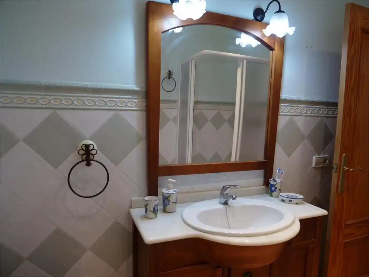 Badezimmer von Wohnung zur Miete in Baeza mit Privatgarten, Abstellraum und Möbliert