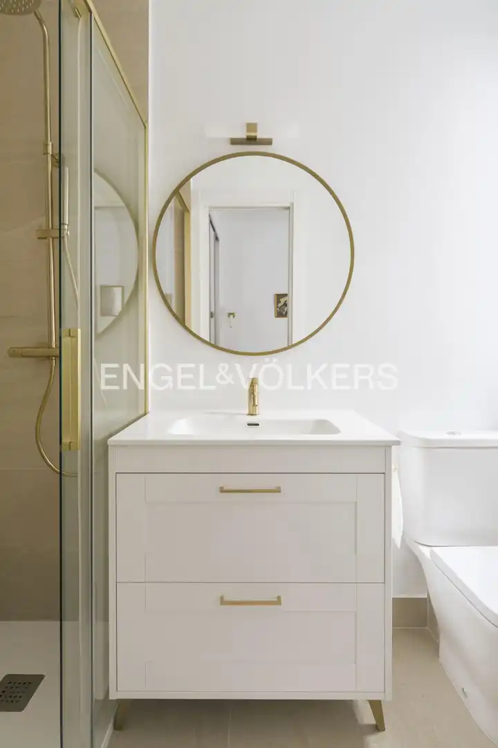 Badezimmer von Wohnung zur Miete in Centro