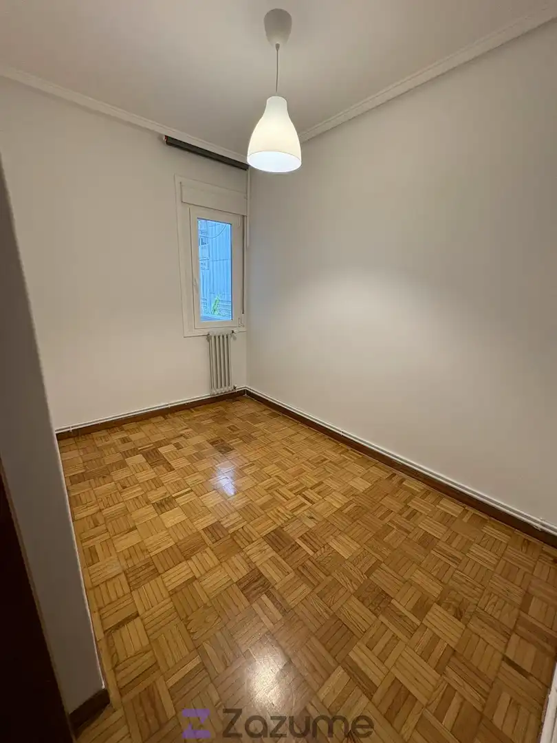 Schlafzimmer von Wohnung zur Miete in Pontevedra Capital  mit Heizung, Ofen und Waschmaschine
