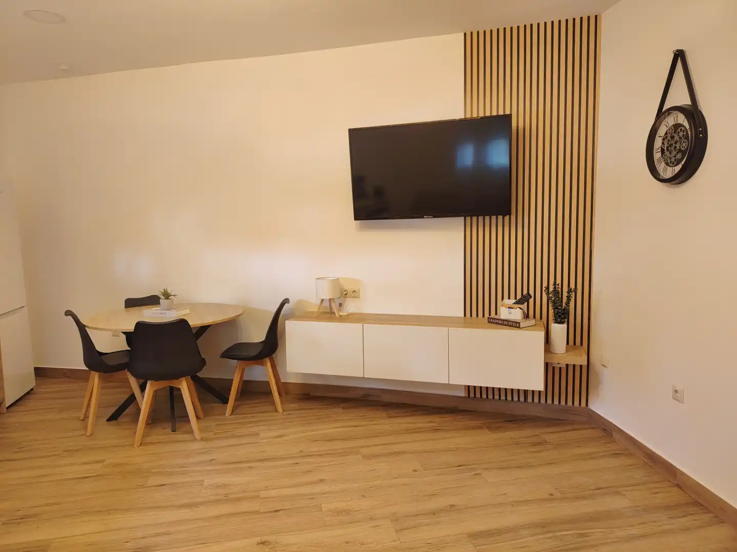 Ground floor for rent in Urbanización Costa del Oro, Centro Internacional