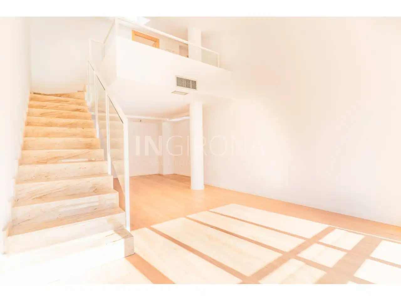 Sala d'estar de Pis en venda en Girona amb Aire condicionat, Calefacció i Parquet