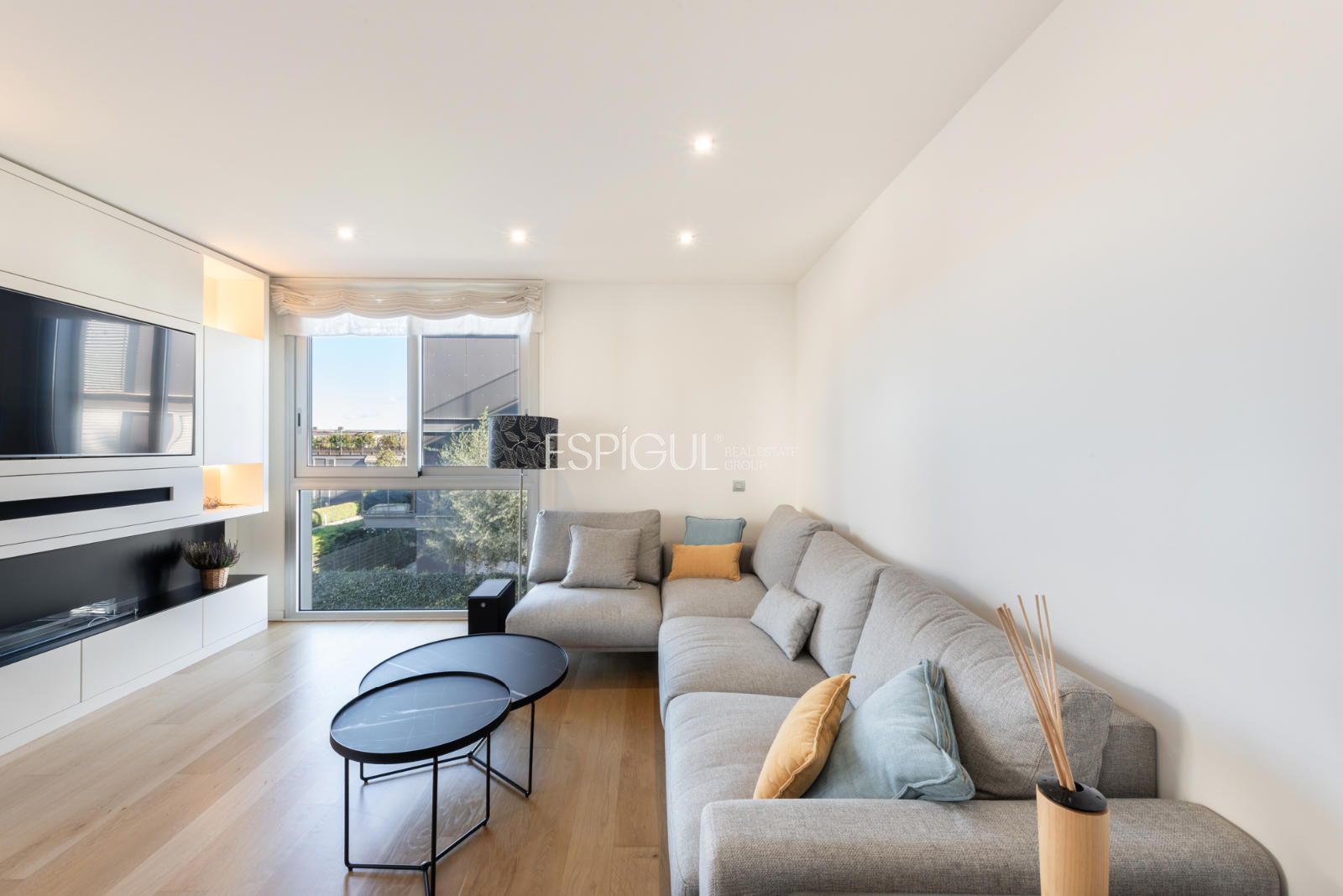 Living room of Flat for sale in Sant Cugat del Vallès  with Air Conditioner, Heating and Parquet flooring