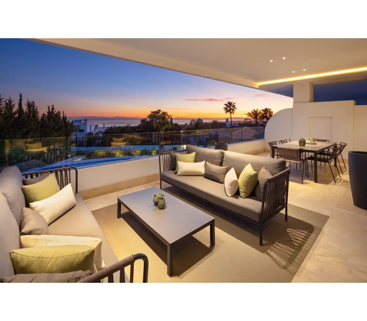 Apartment with pool for sale in Marbella Centro