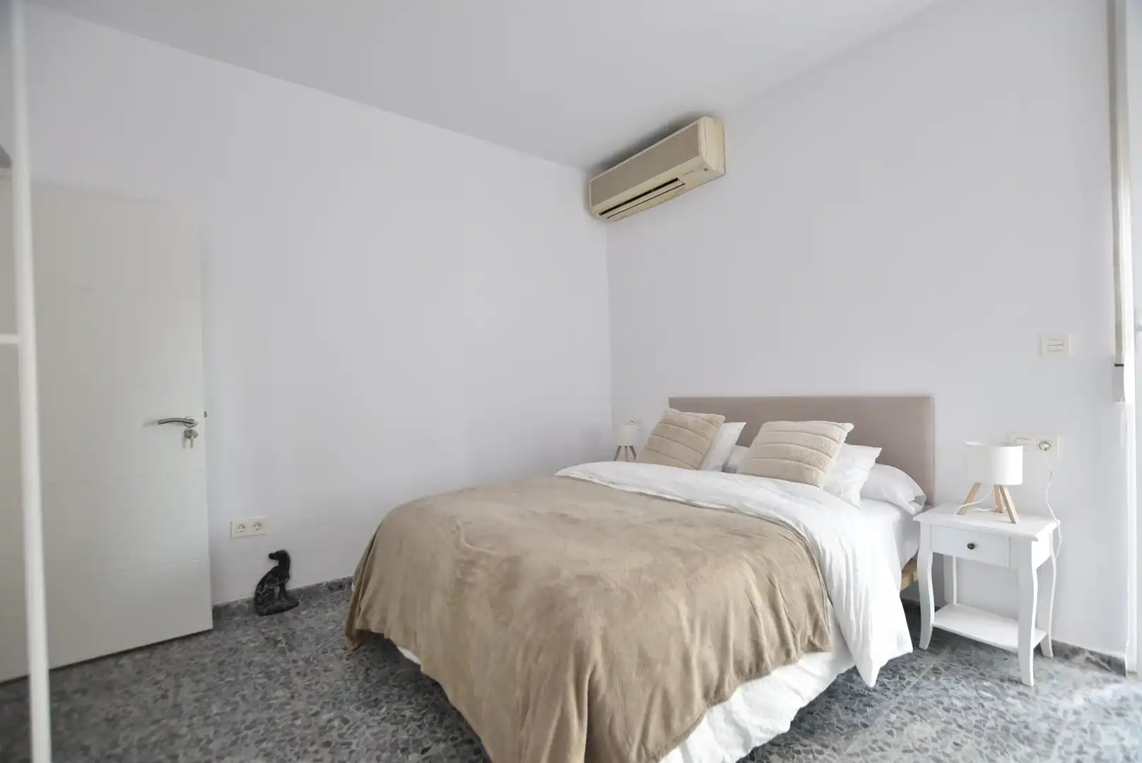 Dormitori de Casa o xalet de lloguer en Granada amb Aire condicionat, Terrassa i Piscina